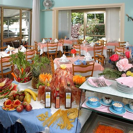 Hotel Latini Ріміні Екстер'єр фото