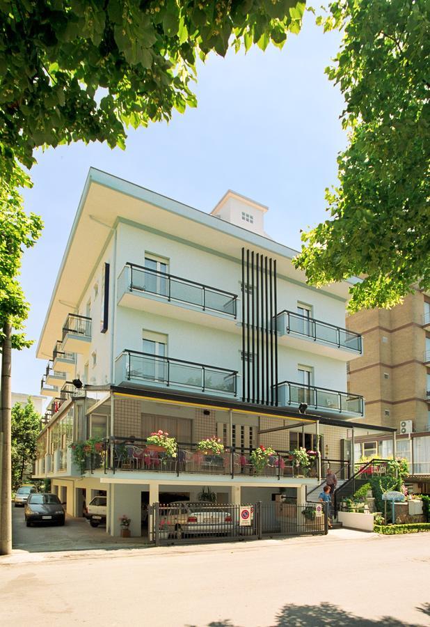 Hotel Latini Ріміні Екстер'єр фото